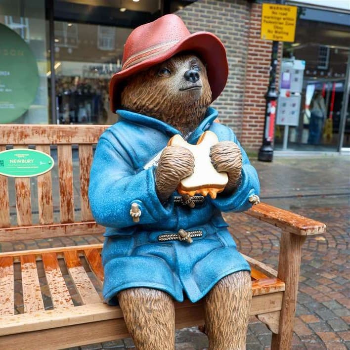 Cover Image for Paddington Bear statue unveiled in Newbury